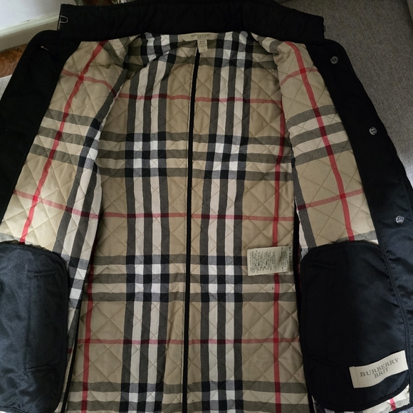 Buberry Coat - Picture 3 of 9